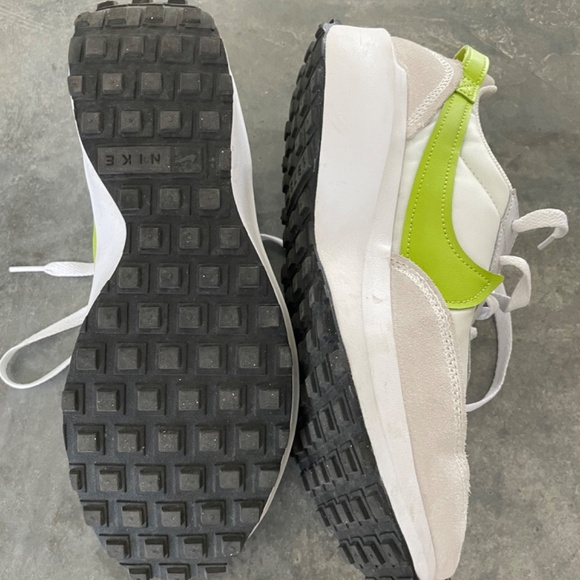 Nike Women’s Waffle Debut Summit White with Atomic Green - Picture 3 of 4